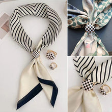 Laden Sie das Bild in den Galerie-Viewer, Einfache Elegante Seidenschalschnalle