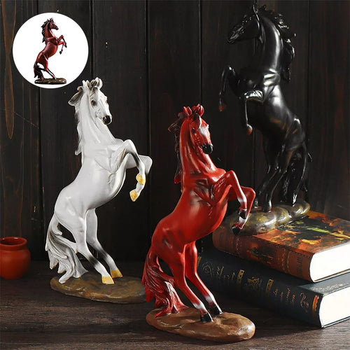 Stehendes Pferd aus Kunstharz