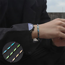 Laden Sie das Bild in den Galerie-Viewer, Schlichtes und stilvolles Titanarmband