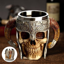 Laden Sie das Bild in den Galerie-Viewer, Schädelbecher mit Klauenhorngriff