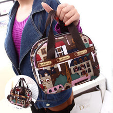 Laden Sie das Bild in den Galerie-Viewer, Schultertasche aus Nylon mit Blumendruck