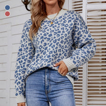 Laden Sie das Bild in den Galerie-Viewer, Rundhalspullover mit Leopardenmuster