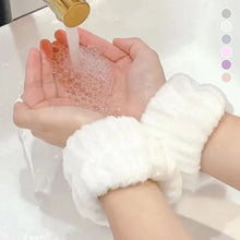 Laden Sie das Bild in den Galerie-Viewer, Saugfähiges Scrunchie fürs Handgelenk