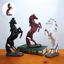 Laden Sie das Bild in den Galerie-Viewer, Stehendes Pferd aus Kunstharz