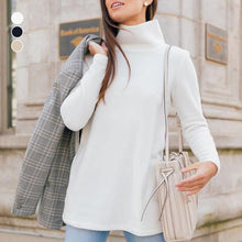 Laden Sie das Bild in den Galerie-Viewer, Einfarbiger Rollkragenpullover mit Tasche