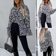 Laden Sie das Bild in den Galerie-Viewer, Elegante Bluse mit Zebra-Print