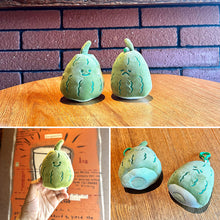 Laden Sie das Bild in den Galerie-Viewer, Bittermelonenpuppe Schlüsselanhänger