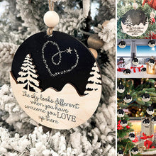 Laden Sie das Bild in den Galerie-Viewer, Weihnachtsbaum-Doppelanhänger aus Holz