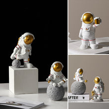 Laden Sie das Bild in den Galerie-Viewer, Niedliche Astronauten-Heimdekoration