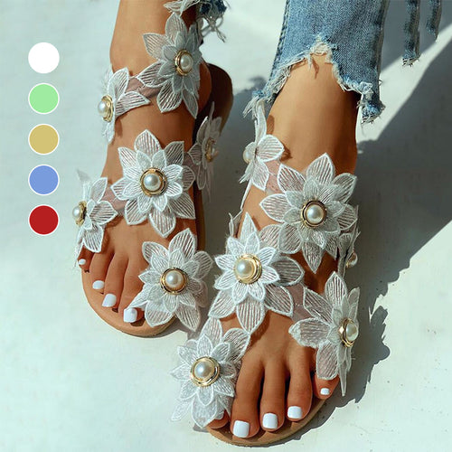 Lässige Damensandalen mit Chiffonblume und Perlen