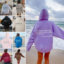Laden Sie das Bild in den Galerie-Viewer, „Dear Person Behind Me“-Hoodie