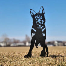 Laden Sie das Bild in den Galerie-Viewer, Gartendekoration Hundesilhouette aus Metall