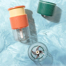 Laden Sie das Bild in den Galerie-Viewer, Gepresster Knoblauchschneider