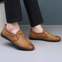 Laden Sie das Bild in den Galerie-Viewer, Handgenähte atmungsaktive Lederschuhe mit weicher Oberfläche und Sehnensohle