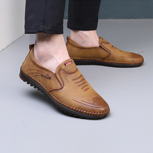 Laden Sie das Bild in den Galerie-Viewer, Handgenähte atmungsaktive Lederschuhe mit weicher Oberfläche und Sehnensohle