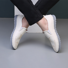 Laden Sie das Bild in den Galerie-Viewer, Handgenähte atmungsaktive Lederschuhe mit weicher Oberfläche und Sehnensohle