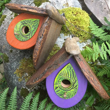 Laden Sie das Bild in den Galerie-Viewer, Handgeschnitztes Vogelhaus Aus Holz