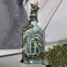 Laden Sie das Bild in den Galerie-Viewer, Vintage Leuchtende Weinflasche