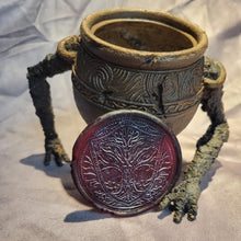 Laden Sie das Bild in den Galerie-Viewer, Magische Giftglasdekoration aus Harz
