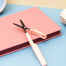 Laden Sie das Bild in den Galerie-Viewer, Mini tragbare faltbare Schere zum Auspacken in Stiftform