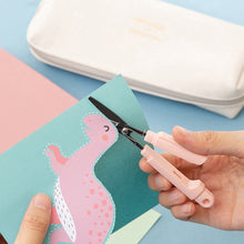 Laden Sie das Bild in den Galerie-Viewer, Mini tragbare faltbare Schere zum Auspacken in Stiftform