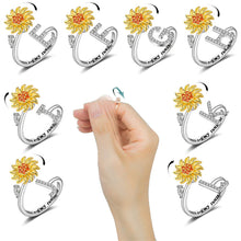 Laden Sie das Bild in den Galerie-Viewer, Tochter/Enkelin verstellbarer Sonnenblumen-Alphabet-Ring