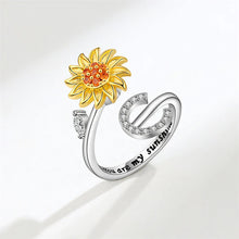 Laden Sie das Bild in den Galerie-Viewer, Tochter/Enkelin verstellbarer Sonnenblumen-Alphabet-Ring