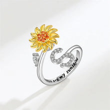 Laden Sie das Bild in den Galerie-Viewer, Tochter/Enkelin verstellbarer Sonnenblumen-Alphabet-Ring