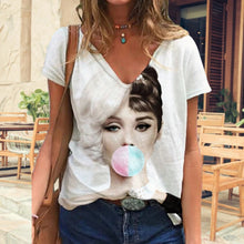 Laden Sie das Bild in den Galerie-Viewer, Audrey Hepburn Bedrucktes T-Shirt