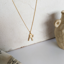 Laden Sie das Bild in den Galerie-Viewer, Vintage Buchstaben Halskette