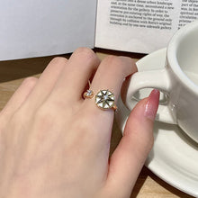 Laden Sie das Bild in den Galerie-Viewer, Rotierender Achtzackiger Sternring