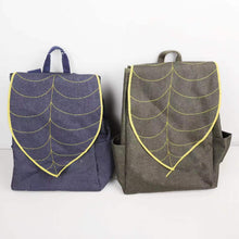 Laden Sie das Bild in den Galerie-Viewer, Rucksack aus Segeltuch mit Blattmuster