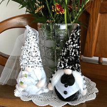 Laden Sie das Bild in den Galerie-Viewer, Süßes Und Niedliche Zwerg-Ornament Für Hochzeit