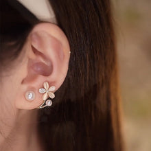 Laden Sie das Bild in den Galerie-Viewer, Elegante Blumen-Ohrstecker