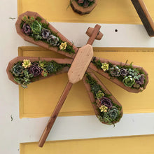 Laden Sie das Bild in den Galerie-Viewer, Tierblumentopf aus Holz