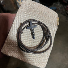 Laden Sie das Bild in den Galerie-Viewer, Vintage Kreuz/Herz Halskette