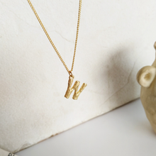 Laden Sie das Bild in den Galerie-Viewer, Vintage Buchstaben Halskette