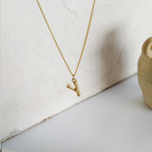 Laden Sie das Bild in den Galerie-Viewer, Vintage Buchstaben Halskette