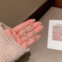 Laden Sie das Bild in den Galerie-Viewer, Zirkonia-Pflaumenblüten-Ohrringe