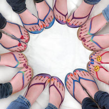 Laden Sie das Bild in den Galerie-Viewer, Socken mit Nailart-Print