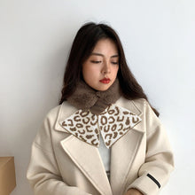 Laden Sie das Bild in den Galerie-Viewer, Süßer Warmer Plüschschal