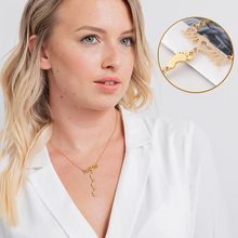 Laden Sie das Bild in den Galerie-Viewer, Edelstahl Halskette mit Puppenfüßen