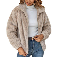 Laden Sie das Bild in den Galerie-Viewer, Kurz geschnittene Plüsch-Strickjacke mit Revers