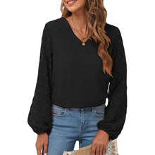 Laden Sie das Bild in den Galerie-Viewer, Langärmliges T-Shirt aus Chiffon mit V-Ausschnitt