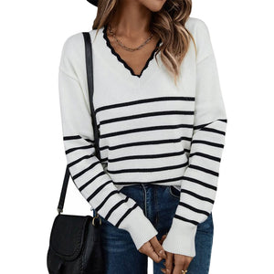 Gestreifter Strickpullover mit V-Ausschnitt