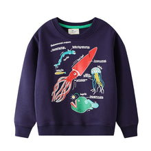 Laden Sie das Bild in den Galerie-Viewer, Rundhals-Sweatshirt mit leuchtenden Dinosauriern