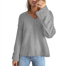 Laden Sie das Bild in den Galerie-Viewer, Strickpullover mit Knöpfen und überschnittener Schulter