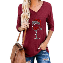Laden Sie das Bild in den Galerie-Viewer, V-Ausschnitt Weihnachtsglas T-Shirt