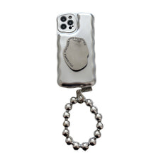 Laden Sie das Bild in den Galerie-Viewer, Matte Luftpolsterhülle für iPhone mit silbernem Kugelarmband
