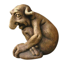 Laden Sie das Bild in den Galerie-Viewer, Kreative lustige Kobold-Ornamente aus Harz